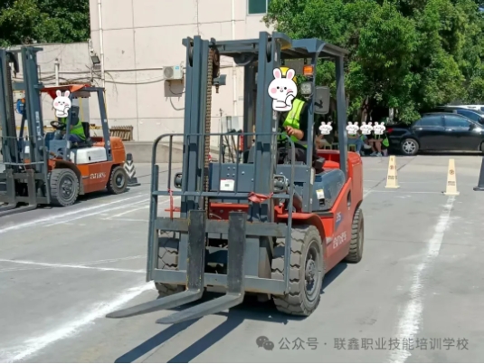 第11期免费叉车班开班啦！