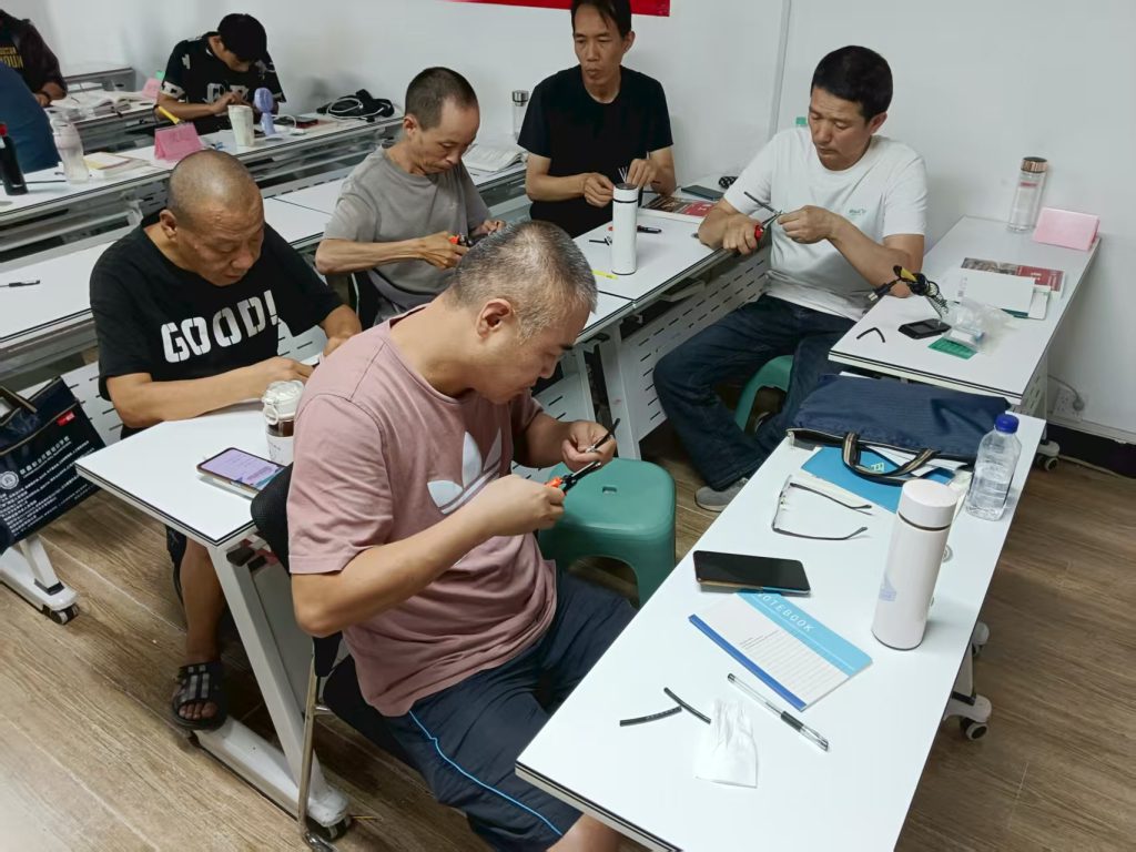 第10期免费电工培训班-我们结业啦！