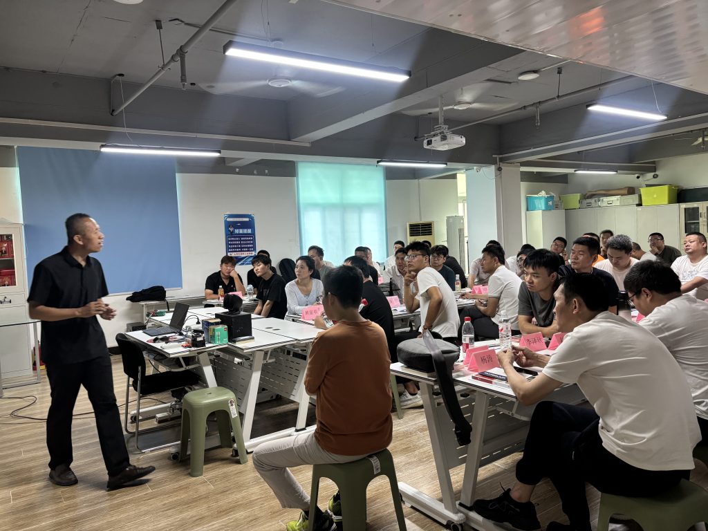 我校政府补贴免费电工班线下实操培训正式开课