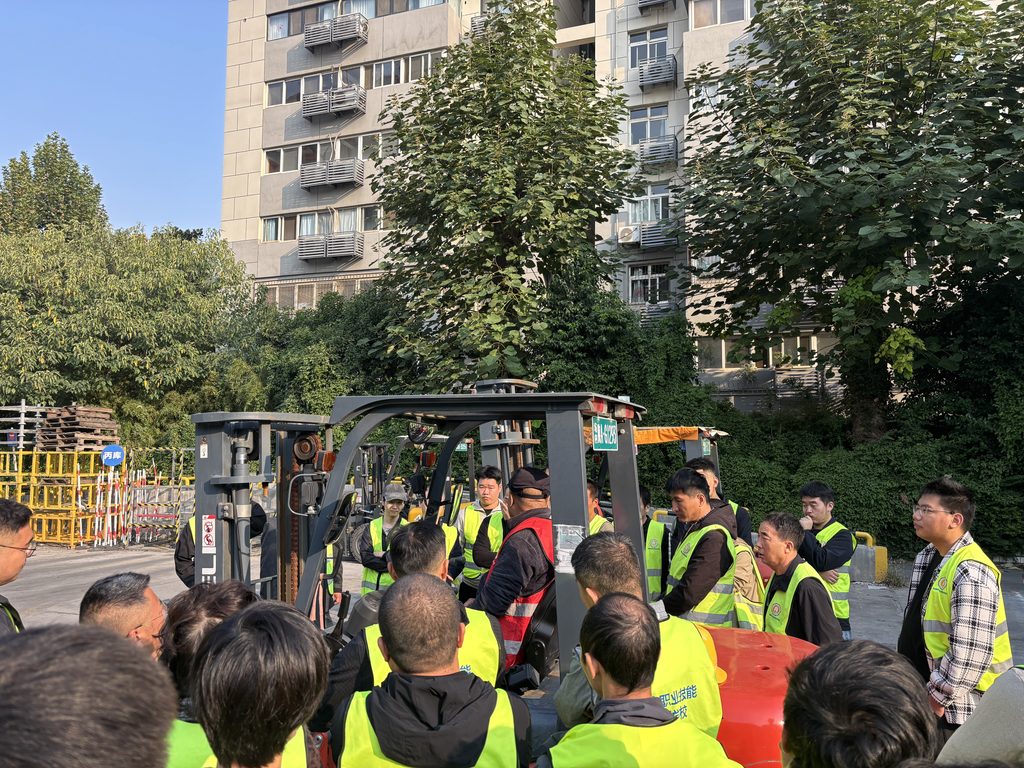 技能赋能促就业｜联鑫学校9月免费电工、叉车技能培训班线下实操正式开课