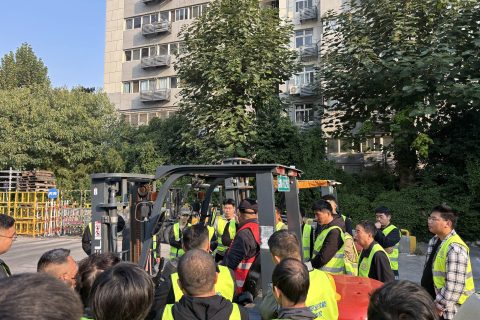 技能赋能促就业｜联鑫学校9月免费电工、叉车技能培训班线下实操正式开课